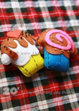 A041 Đôi cuppy cakes vải nỉ